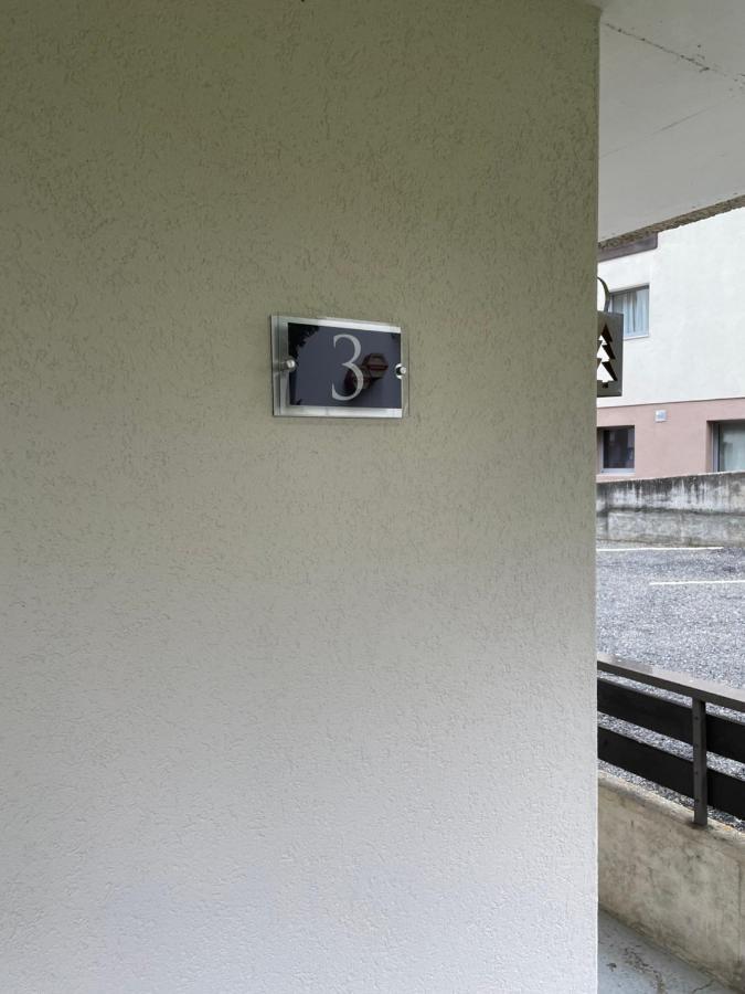 Modern Taesch Apartment With Free Parking Kültér fotó