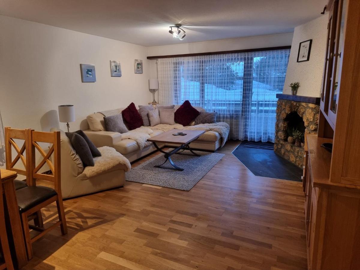 Modern Taesch Apartment With Free Parking Kültér fotó