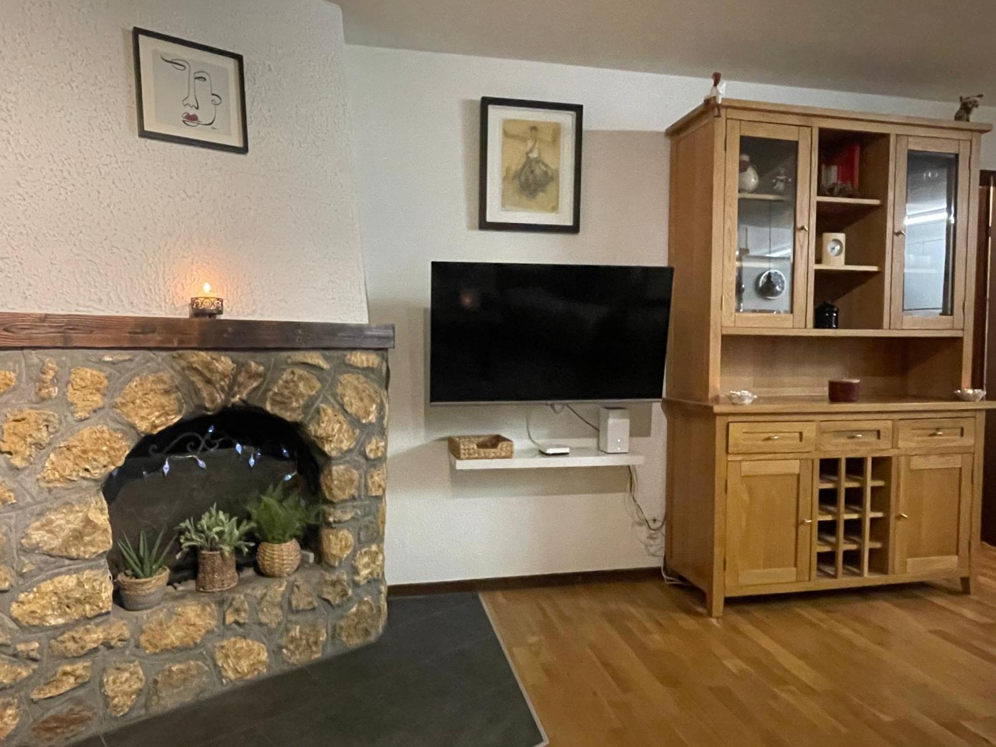 Modern Taesch Apartment With Free Parking Kültér fotó