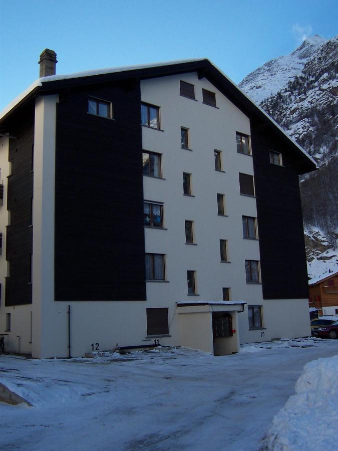 Modern Taesch Apartment With Free Parking Kültér fotó