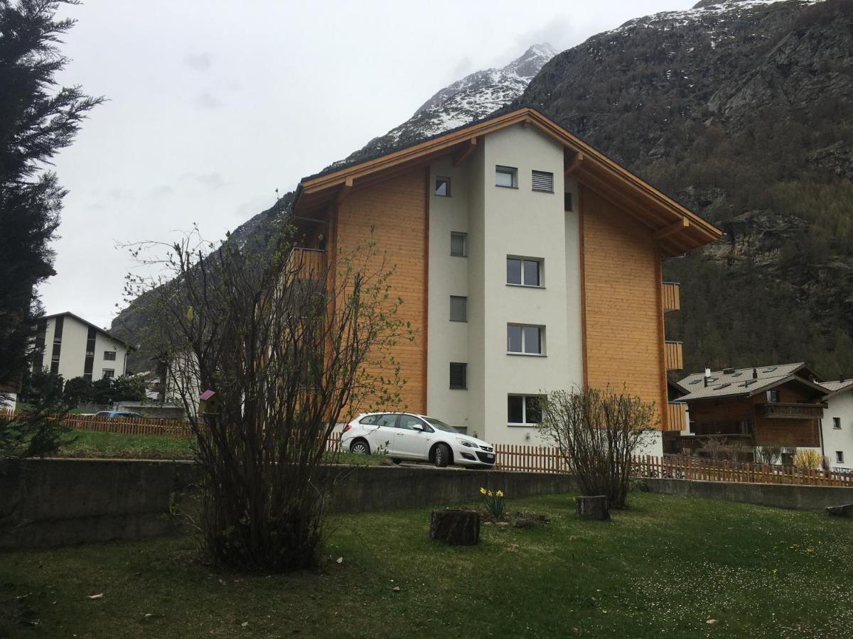 Modern Taesch Apartment With Free Parking Kültér fotó